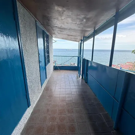 у моря кораблик Apartment