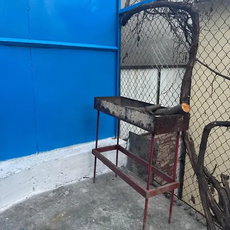 у моря кораблик *